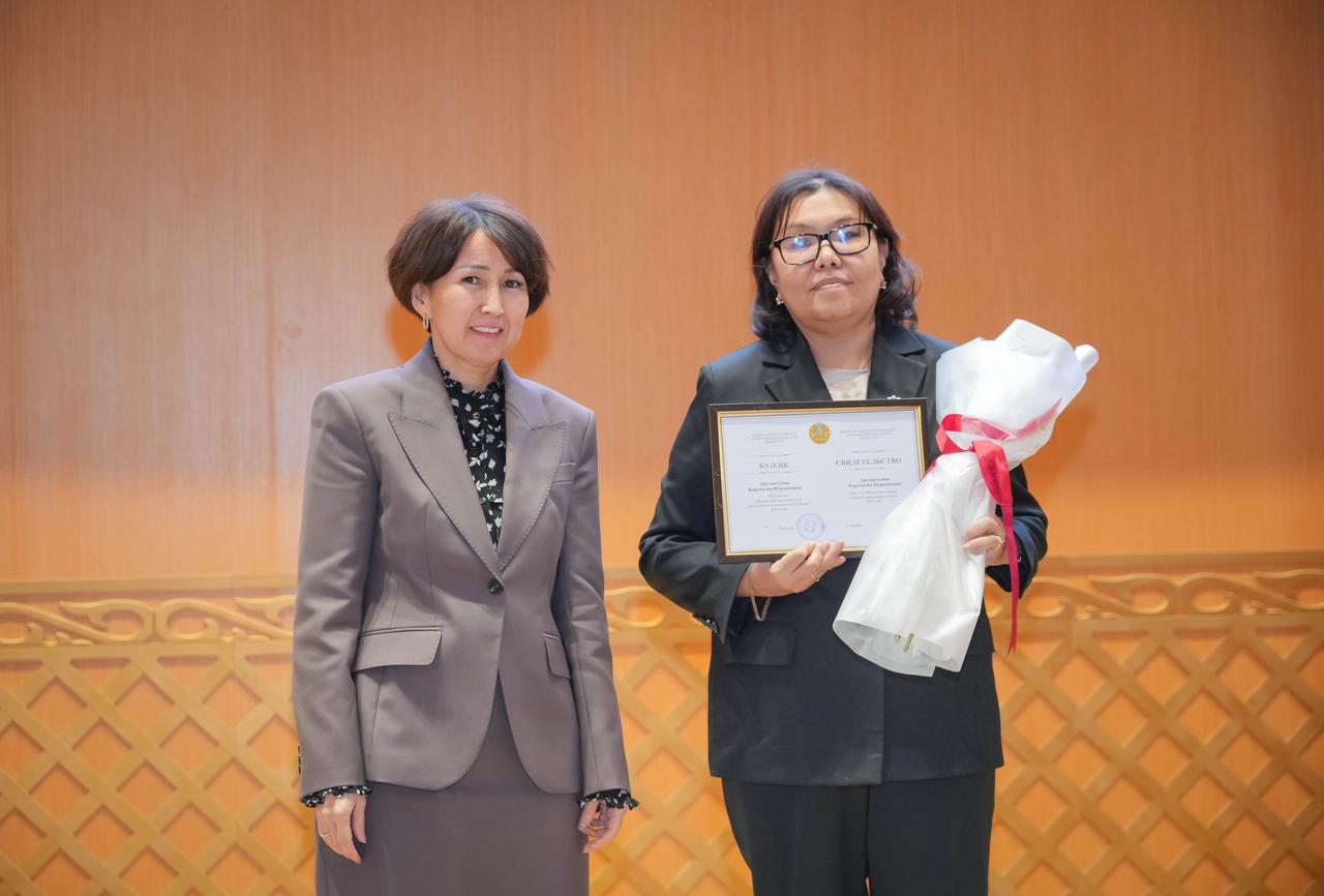 Поздравляем дорогих коллег — профессора-исследователя Джумагулову Карлыгаш Нурмановну и доцента-исследователя Туреханову Кундуз Моминовну кафедры физика плазмы, нанотехнологии и компьютерной физики  с заслуженной победой в республиканском конкурсе «Лучший преподаватель высшего учебного заведения»!